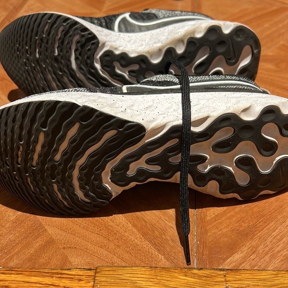 Nike flyknit -like new - Picture 4 of 6